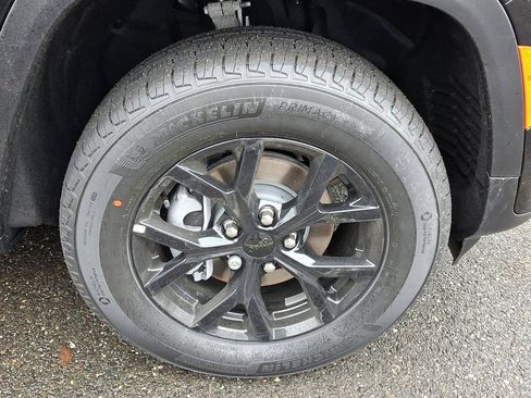 New 2026 Jeep Grand Cherokee Altitude image 4