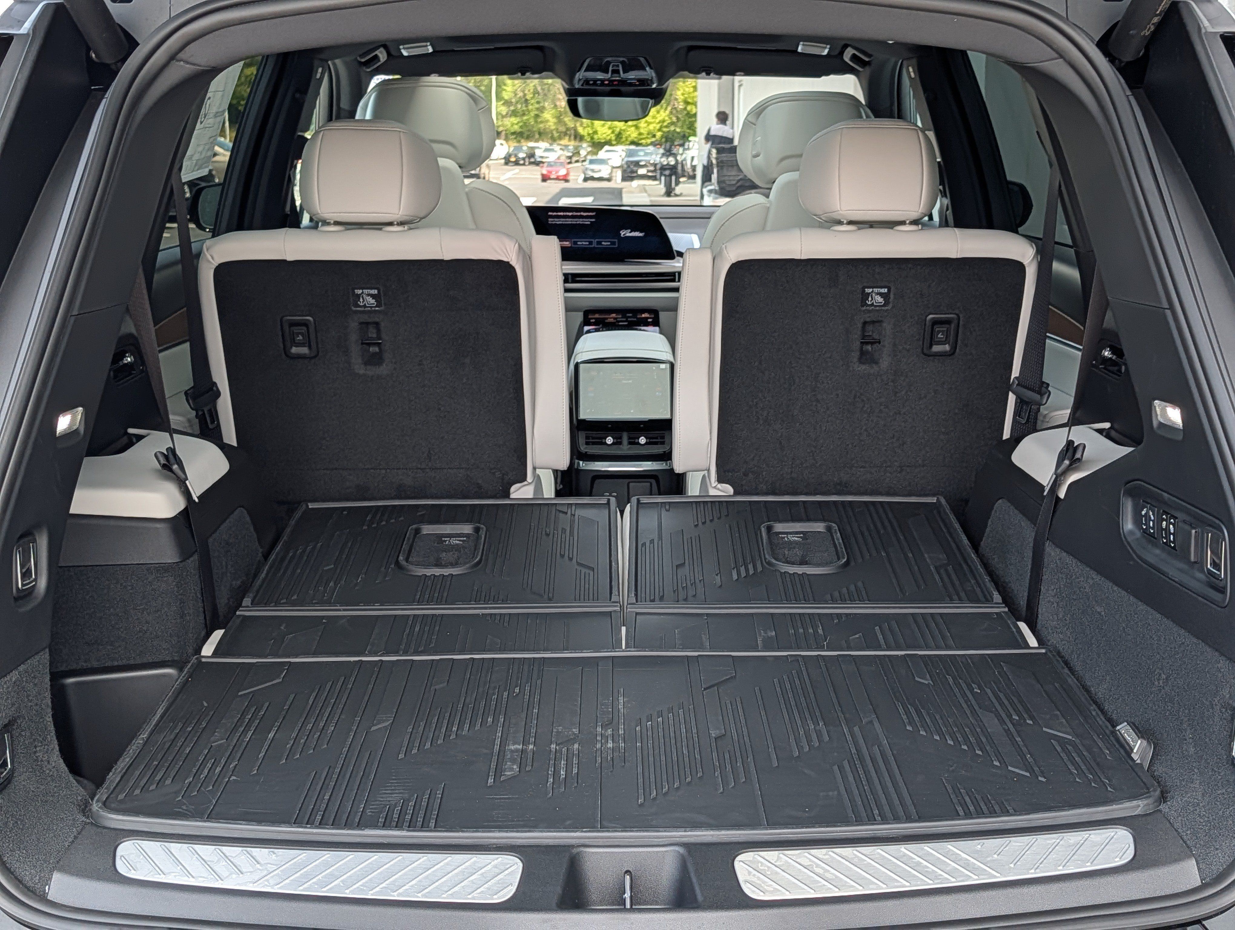 Used 2027 Cadillac Vistiq Luxury w/ LPO, Floor Liner Package AWD/4WD image 16