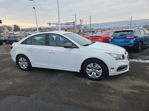 Used 2015 Chevrolet Cruze LS image 31
