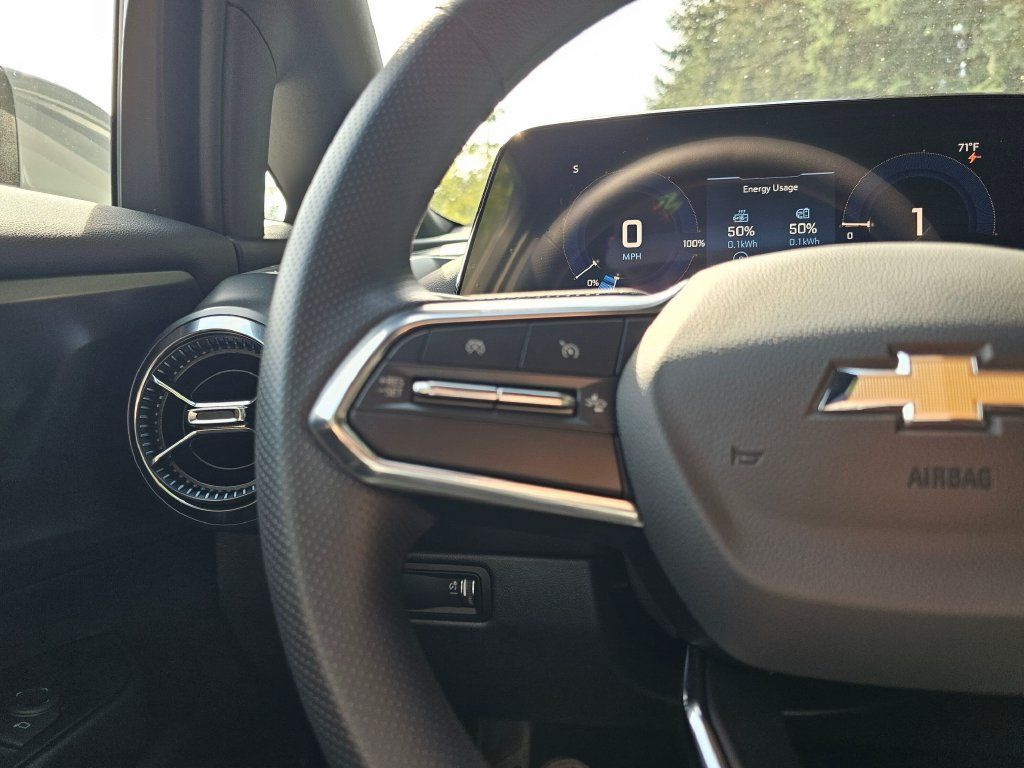 New 2026 Chevrolet Equinox EV LT FWD image 33