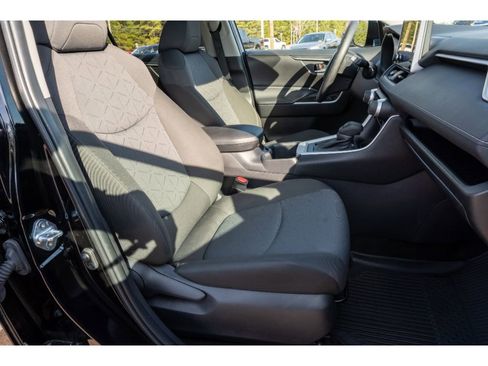 Used 2025 Toyota RAV4 XLE image 16