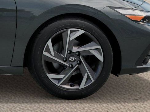 Certified 2025 Hyundai Elantra Limited image 8