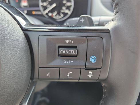 Used 2023 Nissan Rogue SV w/ SV Premium B Package image 13