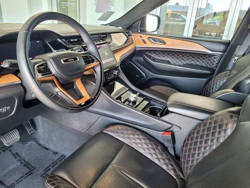 Used 2024 Jeep Grand Cherokee L Summit AWD/4WD image 10