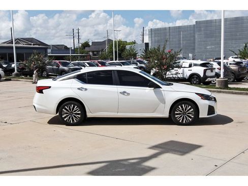 Used 2024 Nissan Altima 2.5 SV AWD/4WD image 8