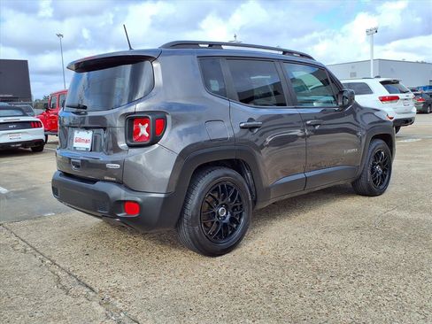 Used 2018 Jeep Renegade Latitude w/ Popular Equipment Group image 23