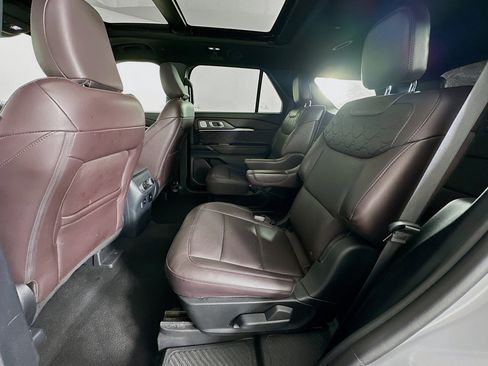 Used 2025 Ford Explorer Platinum w/ LUX Leather Package AWD/4WD image 29