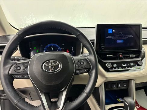Used 2023 Toyota Corolla Cross XLE w/ Convenience Package AWD/4WD image 21