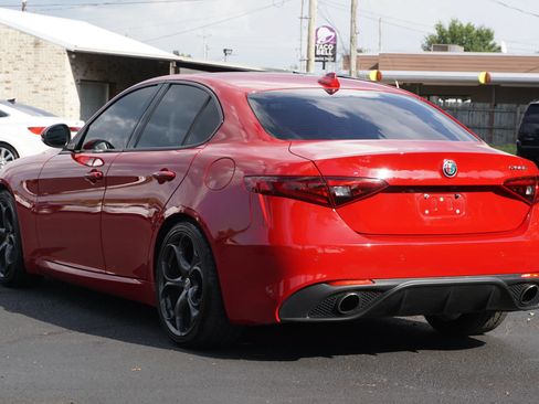Used 2018 Alfa Romeo Giulia Ti Sport w/ Quick Order Package 22U Sport RWD image 9