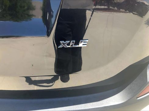 Used 2013 Toyota RAV4 XLE FWD image 9