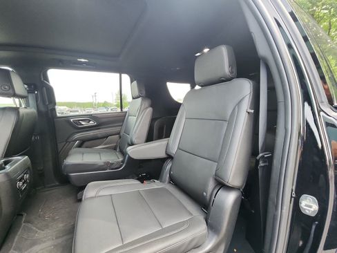 Used 2023 Chevrolet Suburban Z71 w/ Luxury Package AWD/4WD image 20