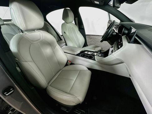 Used 2025 Genesis G70 2.5T RWD image 12