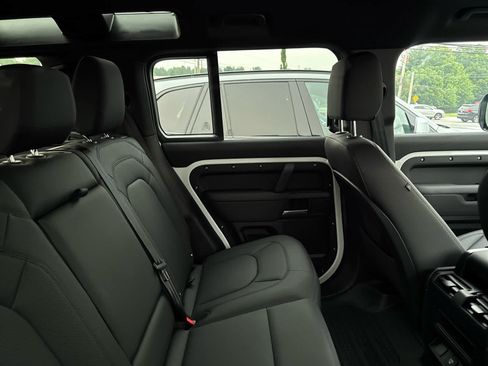 Used 2025 Land Rover Defender 110 X-Dynamic SE AWD/4WD image 16