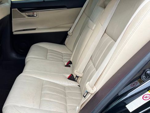 Used 2016 Lexus ES 350 w/ Ultra Luxury Package FWD image 17