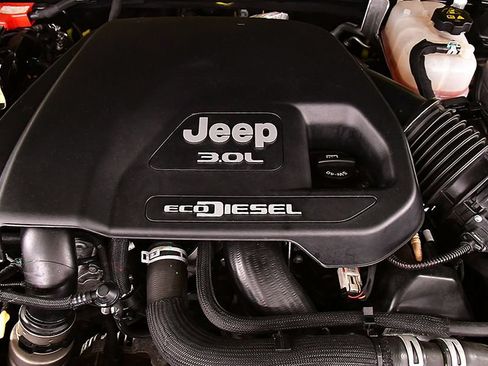Used 2023 Jeep Wrangler Unlimited Sahara w/ LED Lighting Group AWD/4WD image 30