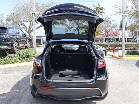 Used 2023 Tesla Model Y Performance image 19