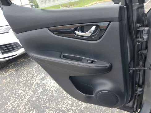 Used 2021 Nissan Rogue Sport SV FWD image 13