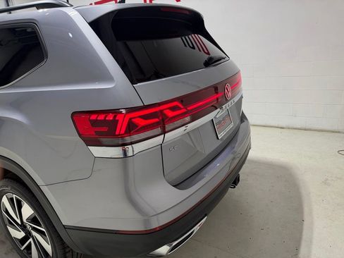 Used 2024 Volkswagen Atlas SE AWD/4WD image 10