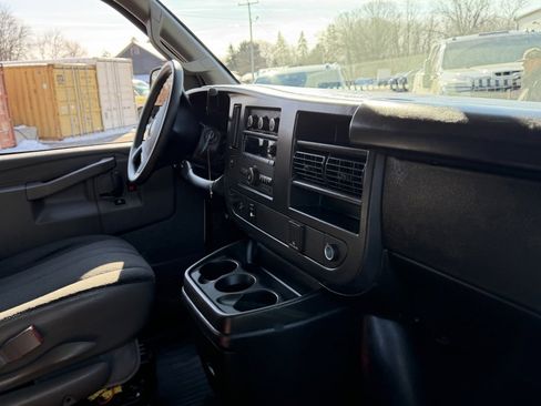 Used 2024 GMC Savana 2500 w/ Driver Convenience Package image 11