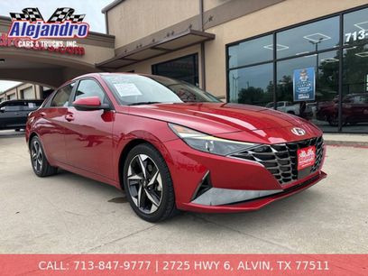 Used 2022 Hyundai Elantra SEL w/ Convenience + Premium Package