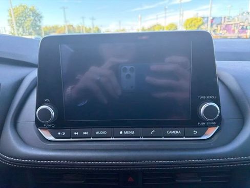 Used 2026 Nissan Rogue S FWD image 19