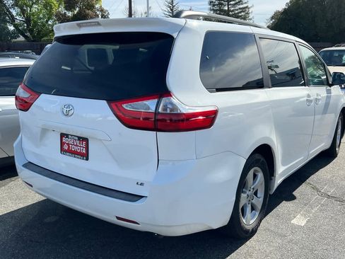 Used 2016 Toyota Sienna LE image 2