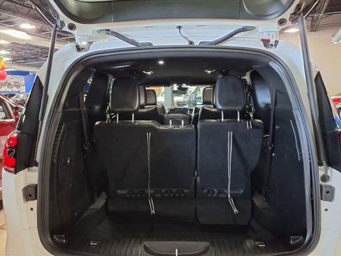 Used 2024 Chrysler Pacifica Select image 12