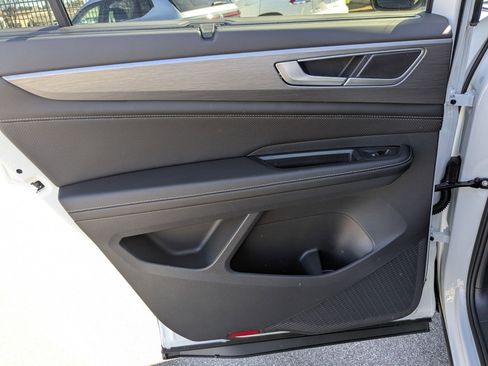 New 2025 Volkswagen Atlas Cross Sport SE image 25