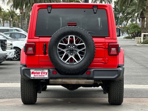 Used 2025 Jeep Wrangler Unlimited Sahara AWD/4WD image 5