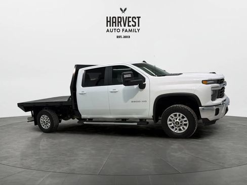 Used 2024 Chevrolet Silverado 2500 LT w/ Convenience Package image 9