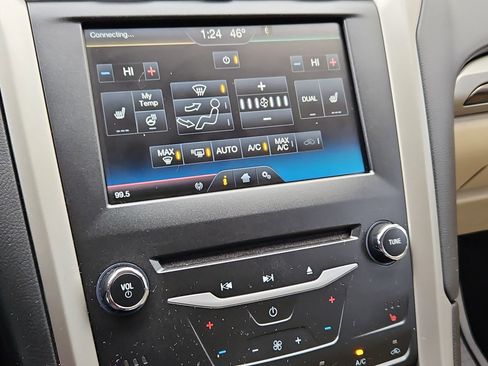 Used 2015 Ford Fusion SE w/ Equipment Group 202A image 21