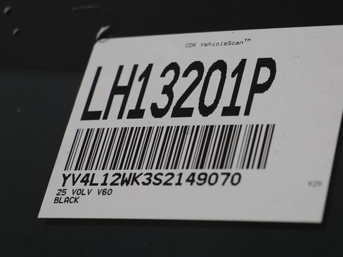 Used 2025 Volvo V60 B5 Cross Country Plus image 24