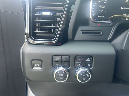 Used 2024 GMC Sierra 1500 AT4 w/ AT4 Premium Package AWD/4WD image 35