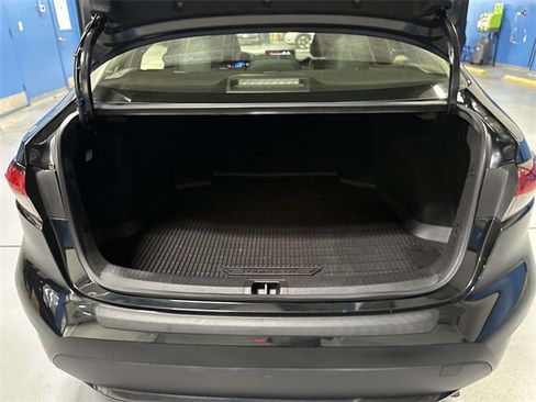 Used 2022 Toyota Corolla LE image 12