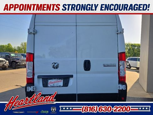 Used 2025 RAM ProMaster 2500 w/ Convenience Group FWD image 9