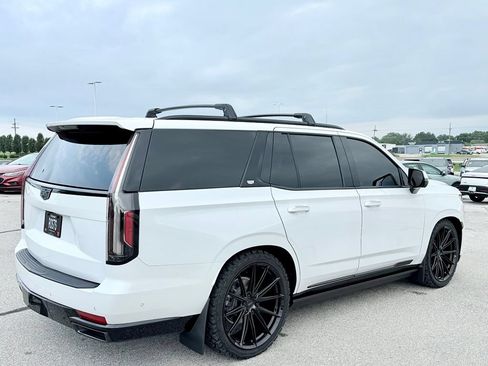 Used 2023 Cadillac Escalade Sport Platinum w/ Heavy-Duty Trailer Package AWD/4WD image 4