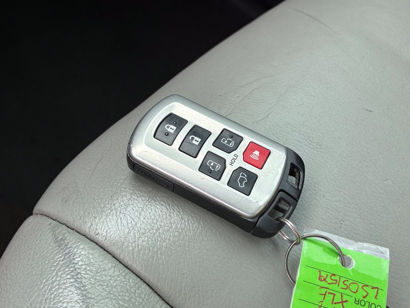 Used 2020 Toyota Sienna XLE Premium FWD image 29