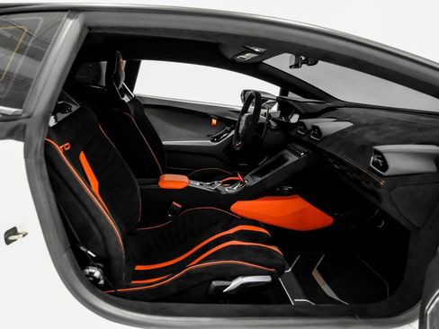 Used 2024 Lamborghini Huracan STO image 34