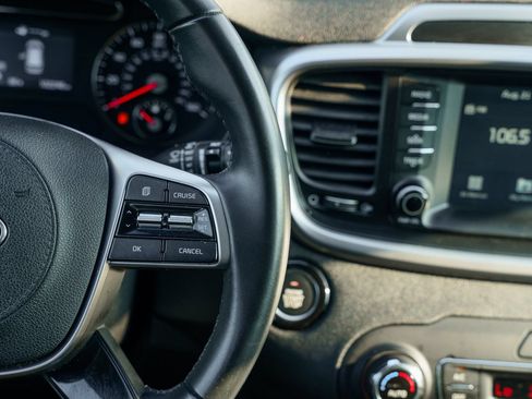 Used 2020 Kia Sorento S FWD image 29