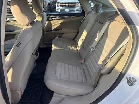 Used 2019 Ford Fusion SE FWD image 21