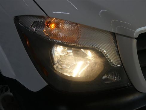 Used 2015 Mercedes-Benz Sprinter 2500 image 12