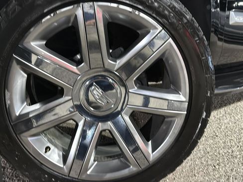 Used 2020 Cadillac Escalade Luxury image 7