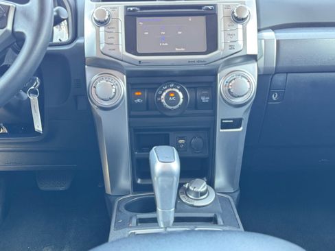 Used 2017 Toyota 4Runner SR5 AWD/4WD image 17
