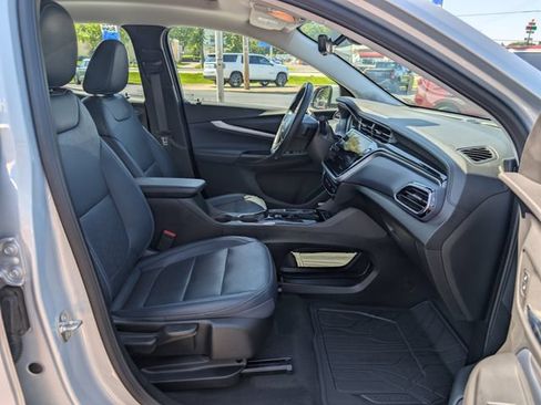 Used 2023 Chevrolet Bolt EUV Premier w/ Sun & Sound Package FWD image 12