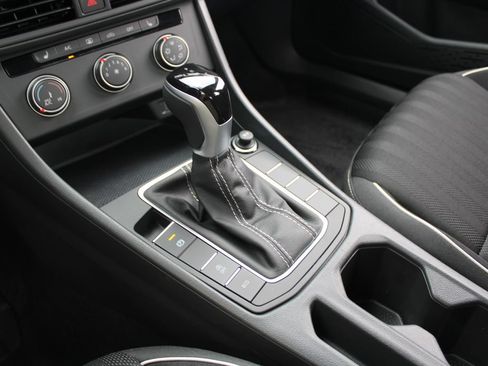 Certified 2024 Volkswagen Jetta Sport FWD image 17