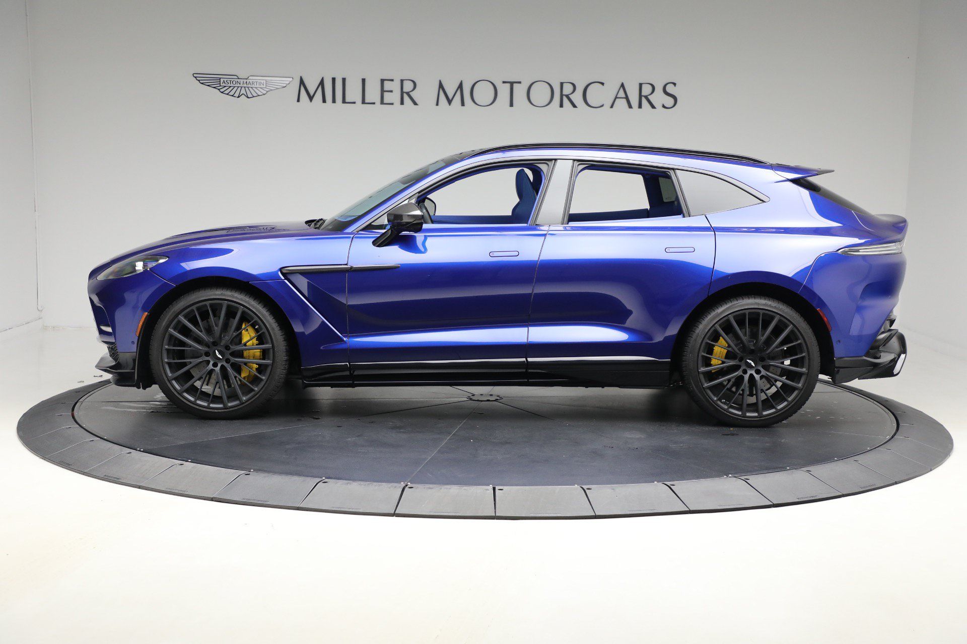 Used 2024 Aston Martin DBX 707 AWD/4WD image 3