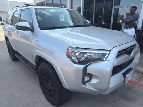 Used 2022 Toyota 4Runner SR5 Premium w/ Moonroof Package AWD/4WD image 3