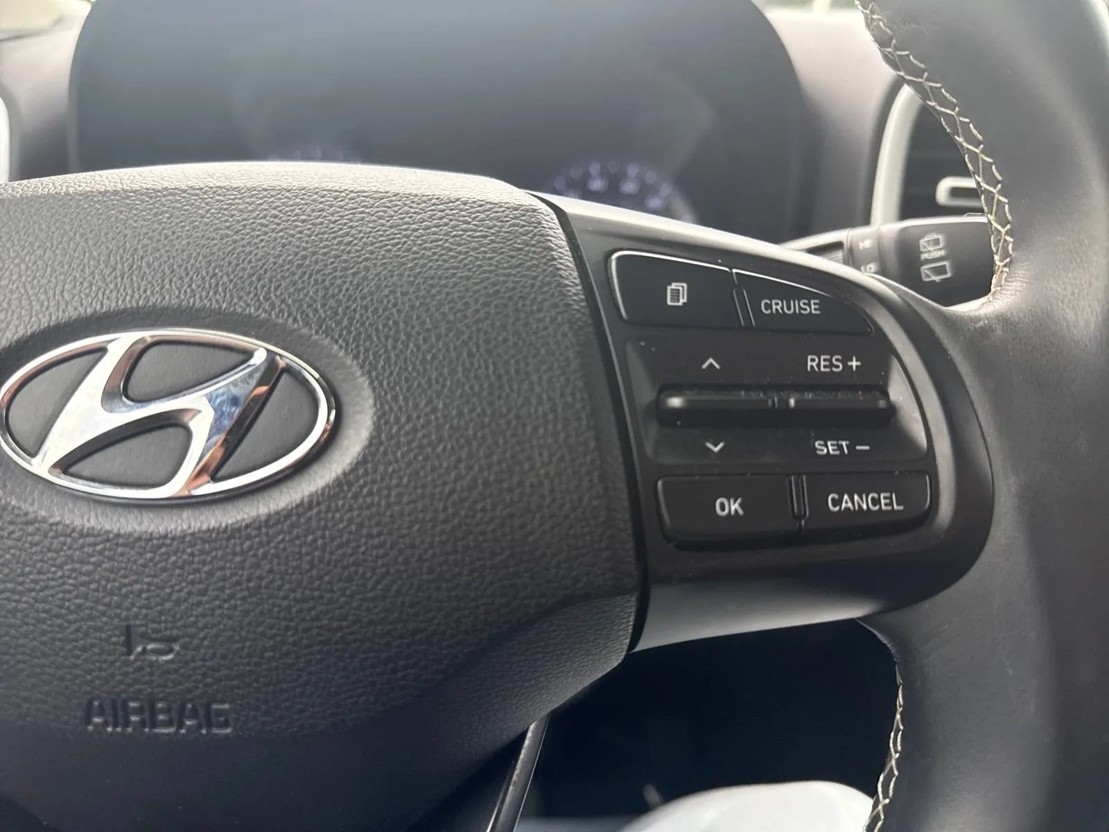 Used 2022 Hyundai Venue Limited FWD image 16