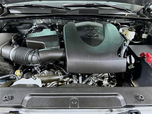Used 2020 Toyota Tacoma TRD Sport image 5