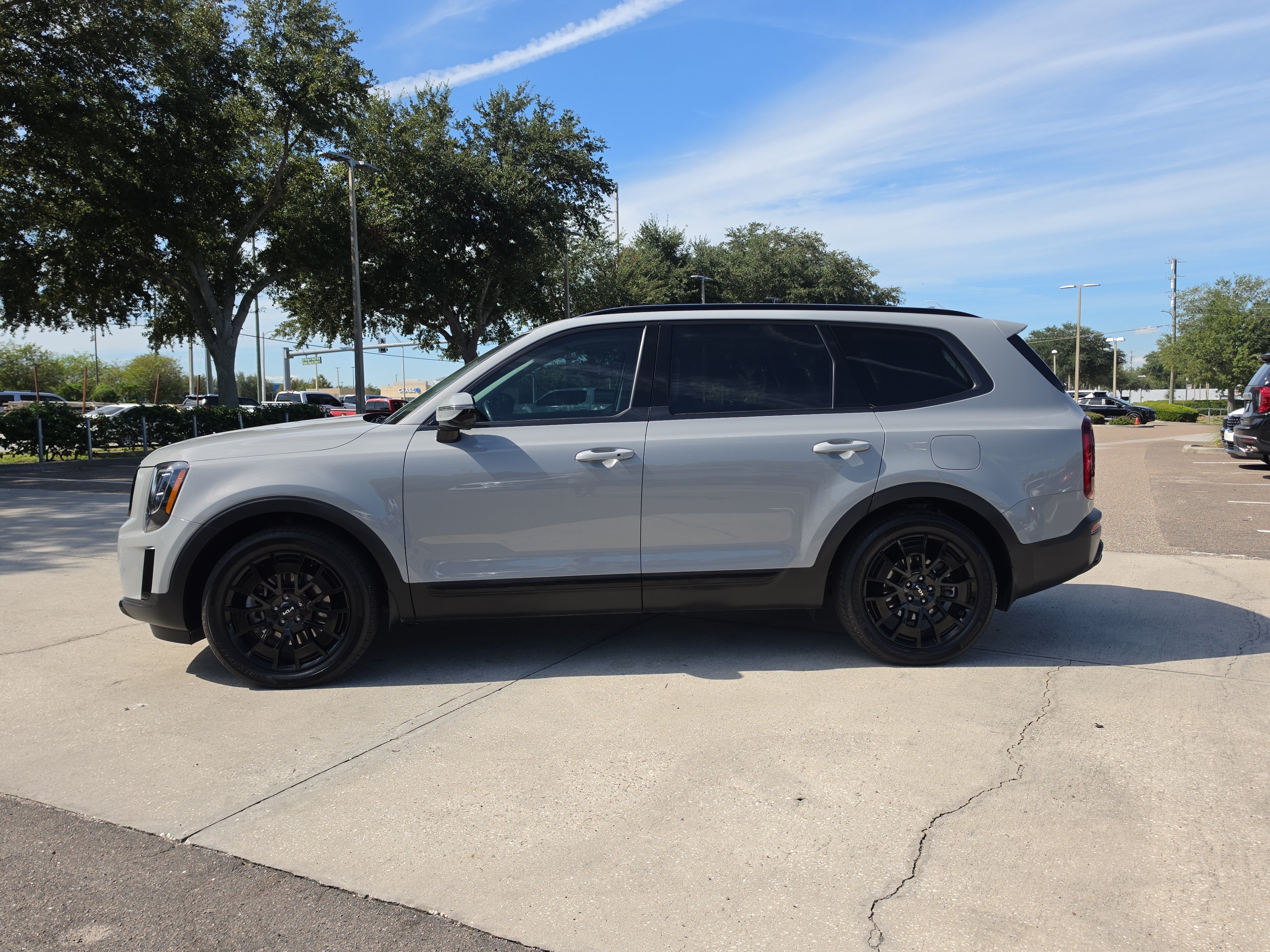 Certified 2022 Kia Telluride SX w/ SX Prestige Package AWD/4WD image 5